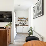 Contemporary Victorian Studio